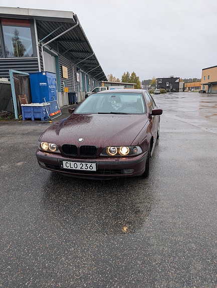 BMW 523i 4 of 9