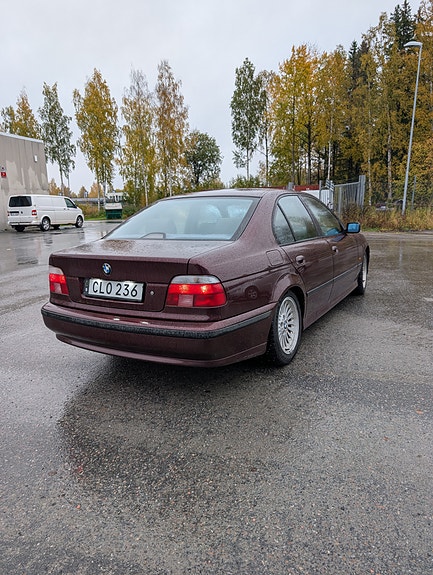 BMW 523i 5 of 9