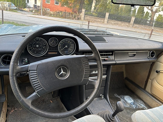 Mercedes-Benz 230 6 of 6