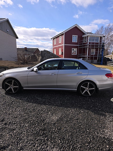 Mercedes-Benz E250 2 of 18