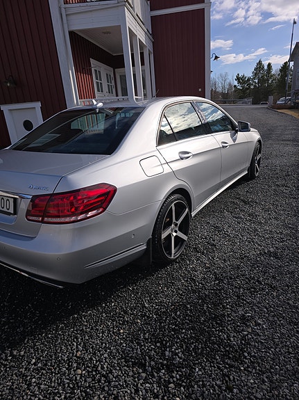 Mercedes-Benz E250 3 of 18
