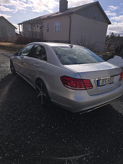 Mercedes-Benz E250 4 of 18