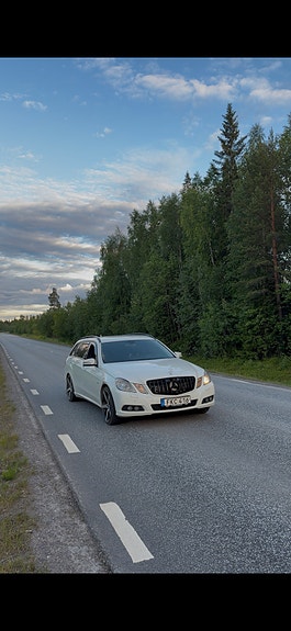Mercedes-Benz E350 6 of 9