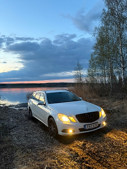 Mercedes-Benz E350 3 of 9