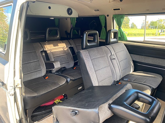 Volkswagen Caravelle 3 of 5
