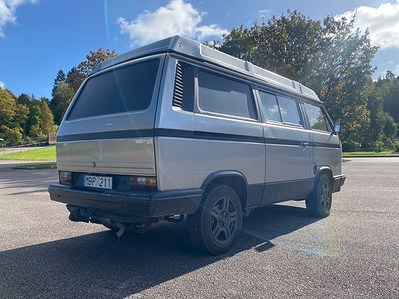 Volkswagen Caravelle 2 of 5