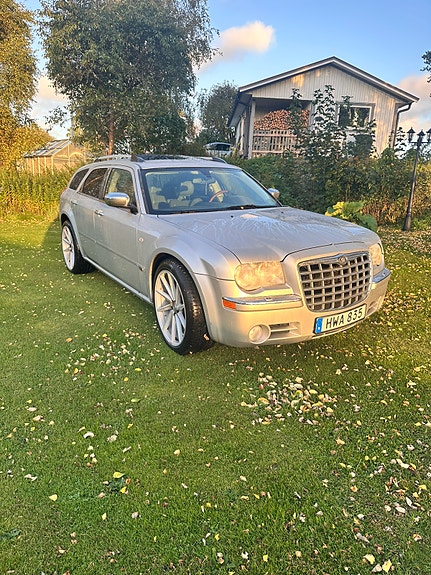 Chrysler 300C 2 of 8