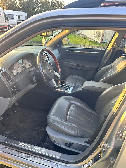 Chrysler 300C 6 of 8