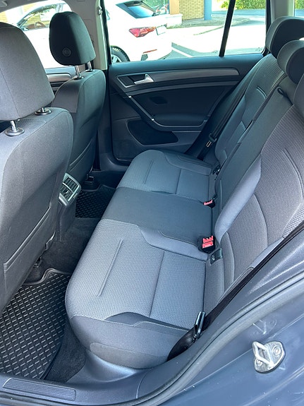 Volkswagen Golf VII 4 of 9