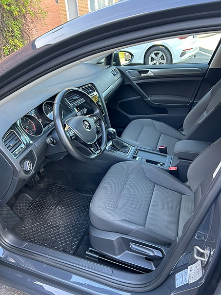 Volkswagen Golf VII 5 of 9