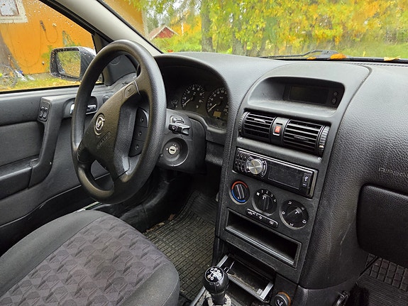 Opel Astra 2 of 5