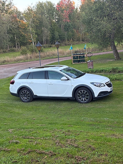 Opel Insignia 2 of 6