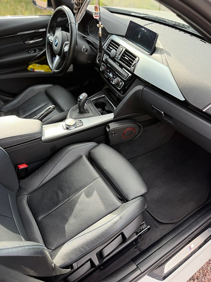 BMW 320i 8 of 8