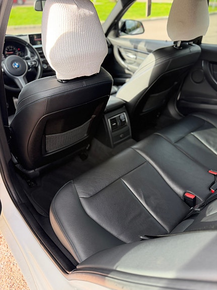 BMW 320i 6 of 8