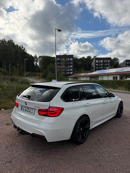 BMW 320i 3 of 8