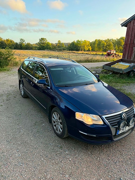 Volkswagen Passat 2 of 4