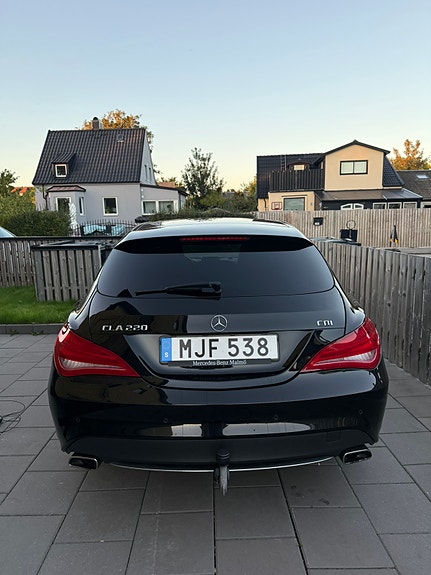 Mercedes-Benz CLA220 2 of 8