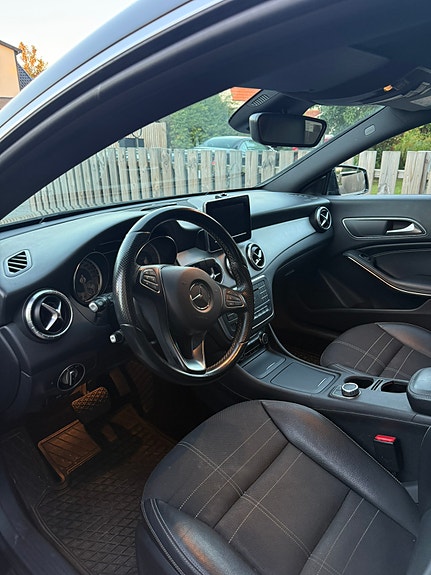 Mercedes-Benz CLA220 6 of 8