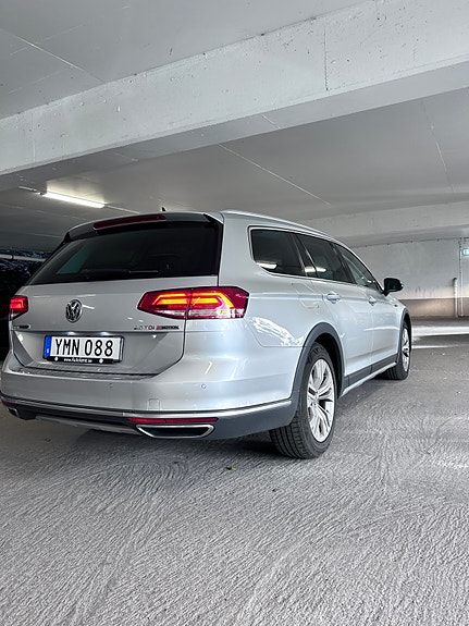 Volkswagen Passat Alltrack 5 of 18