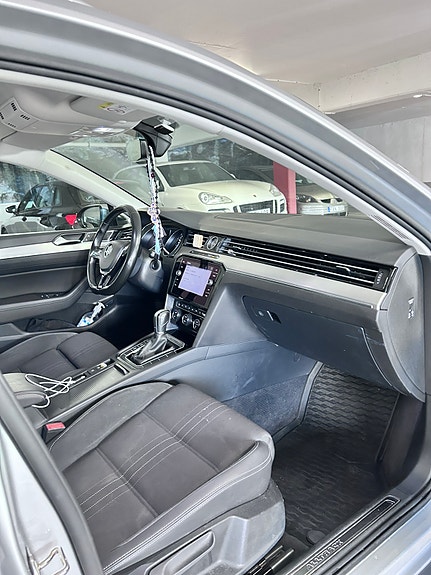 Volkswagen Passat Alltrack 12 of 18