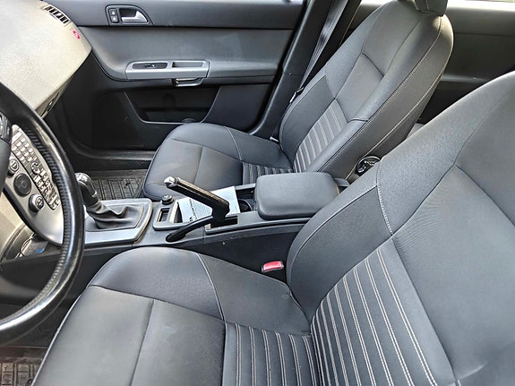 Volvo V50 3 of 3