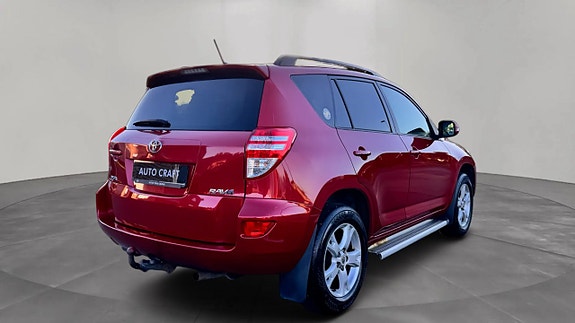 Toyota RAV4 5 of 12