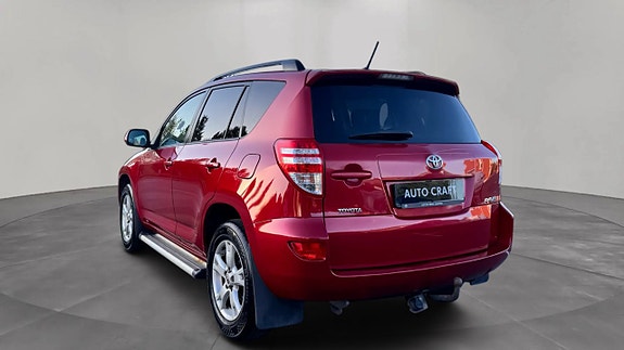 Toyota RAV4 7 of 12