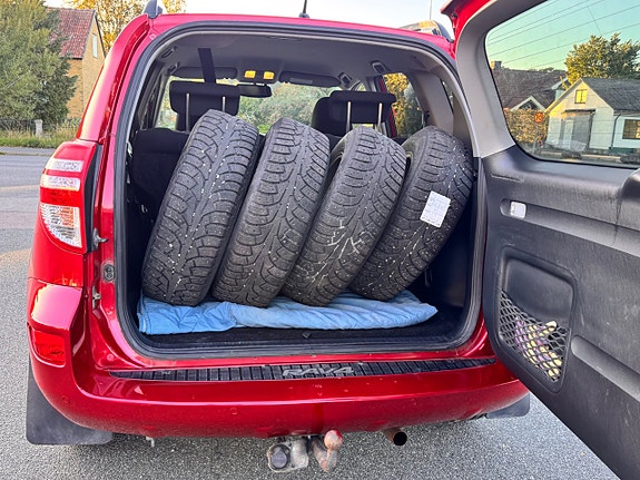 Toyota RAV4 8 of 12
