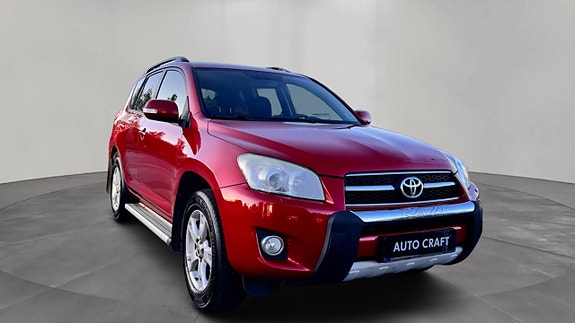 Toyota RAV4 3 of 12