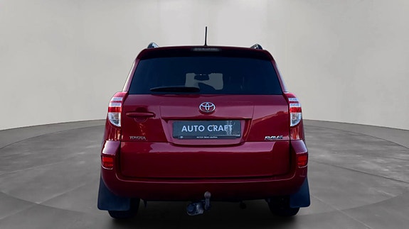 Toyota RAV4 6 of 12