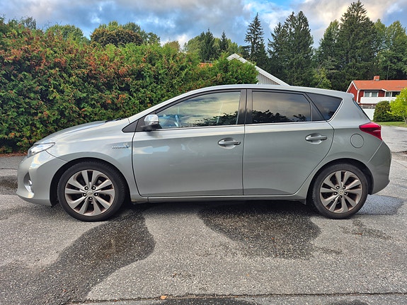 Toyota Auris 2 of 10