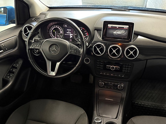 Mercedes-Benz B200 9 of 15