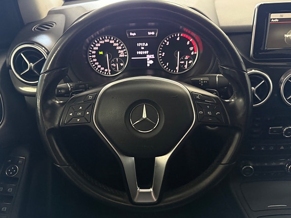 Mercedes-Benz B200 10 of 15