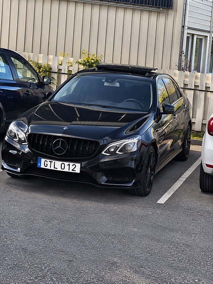 Mercedes-Benz E220 d 2 of 5