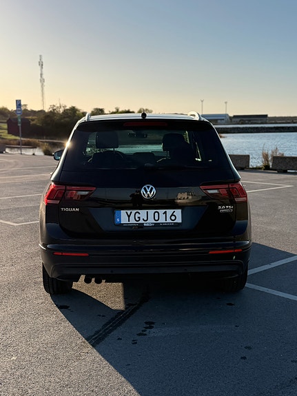 Volkswagen Tiguan 3 of 6