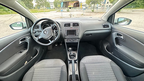 Volkswagen Polo 10 of 21