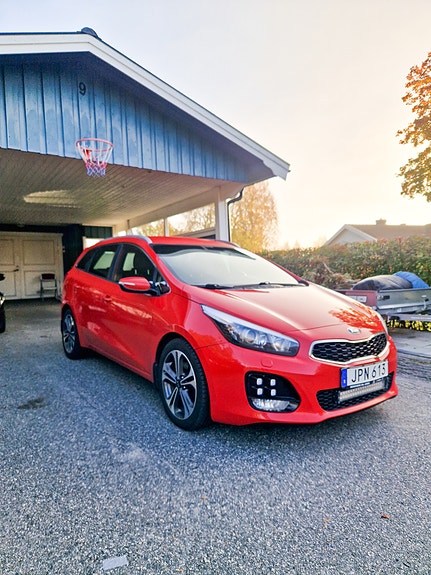 Kia Ceed 2 of 9