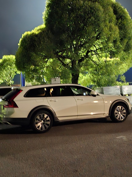 Volvo V90 Cross Country 2 of 4