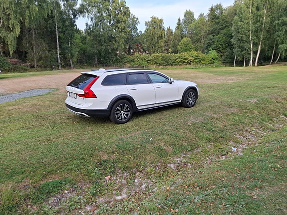 Volvo V90 Cross Country 3 of 4