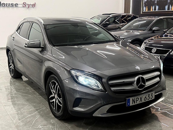 Mercedes-Benz GLA220 2 of 29