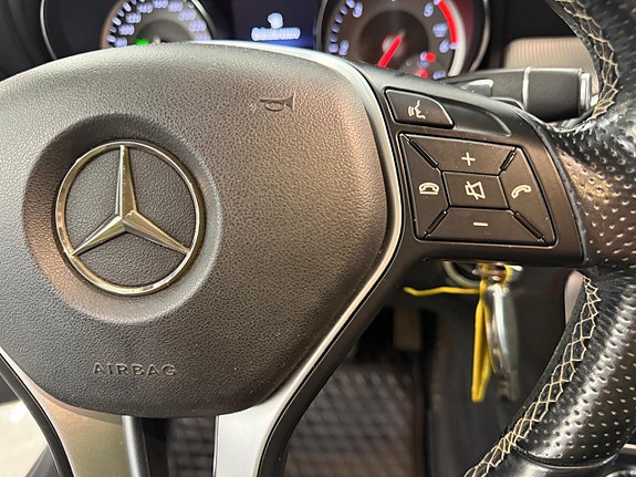 Mercedes-Benz GLA220 14 of 29