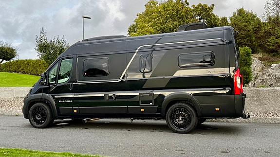 Adria Twin Supreme 640 SLB 13 of 30