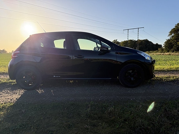 Peugeot 208 5 of 10