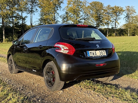 Peugeot 208 8 of 10