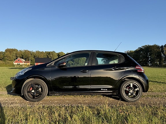 Peugeot 208 4 of 10