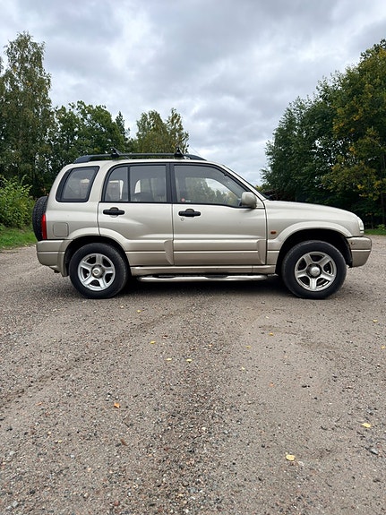 Suzuki Grand Vitara 7 of 12
