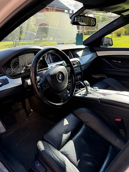 BMW 520d 3 of 6