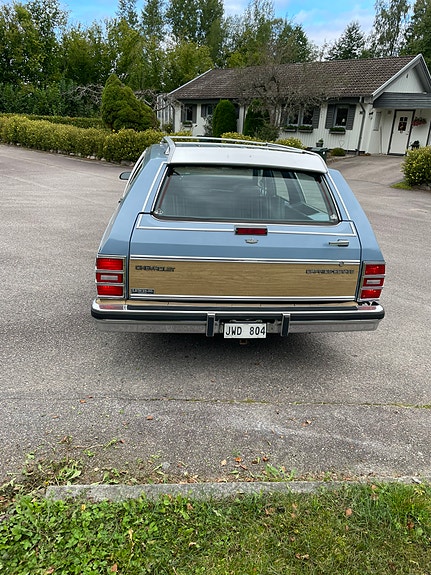 Chevrolet Caprice 2 of 5