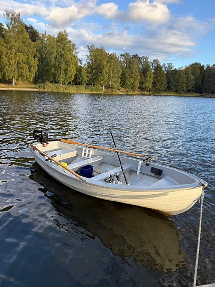 Jolle 4,5 m med Parsun 6 hk + Lowrance ekolod 2 of 18