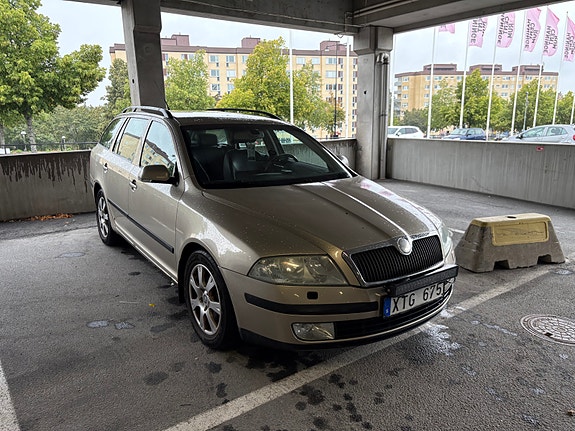 Skoda Octavia 2 of 7